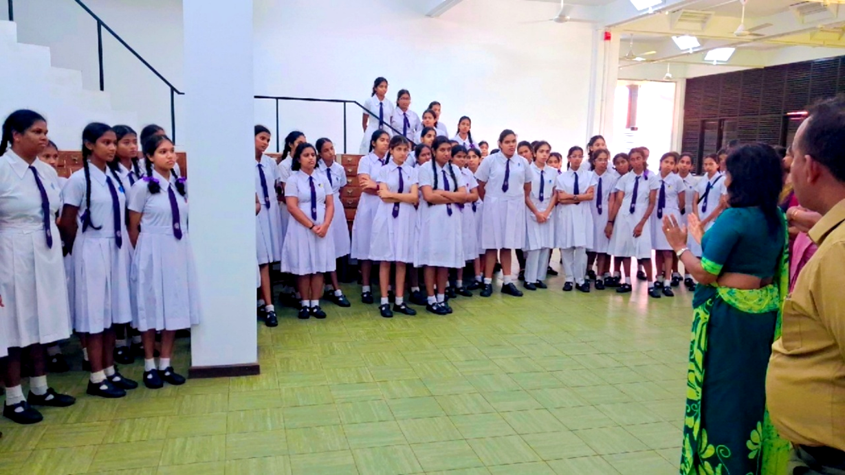 Students of Lindsay Girls’ School Visit the University of Ruhuna Library